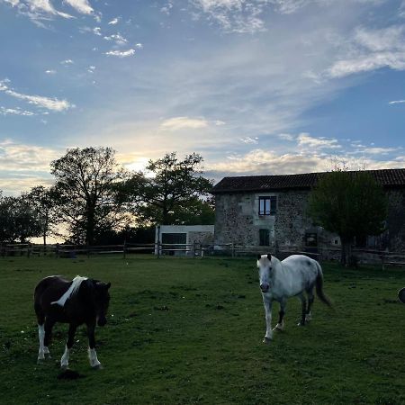 Saint-Quentin-sur-Charente Gite A La Campagne Au Bord D'Un Lac 8 Personnes מראה חיצוני תמונה