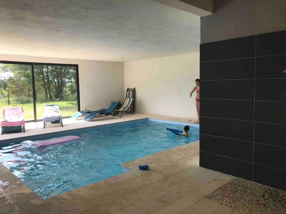 Saint-Quentin-sur-Charente Gite A La Campagne Au Bord D'Un Lac 8 Personnes מראה חיצוני תמונה